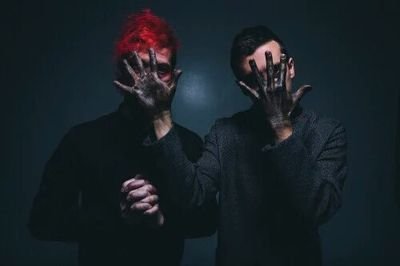 TwentyØnePeople |-/