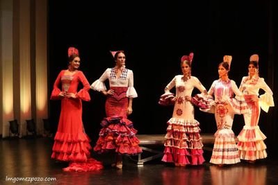 Diseñadora. Taller de Patchwork y Corte y Confección. Estamos en Benalmádena (Málaga). Trabajamos y vendemos todo tipo de telas. ¡Síguenos!