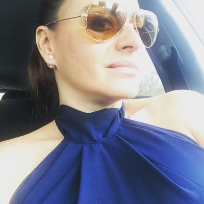 nurimoon's profile picture. Analizo mucho, resuelvo poco. Suelo caer en las letras de cualquiera. Soy adicta a cualquier estruendo musical que me emocione y sí esperas algo de mí; olvida.