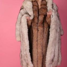 I am furfetish lover. I love fur coats. I love cumming on furs.