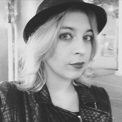 Esclava del PIR, animalista, gamer, friki y devoradora de historias.
