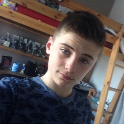 aberlenclauris's profile picture. Jeux vidéo Football Gamers Sports Studios & consoles Télévision