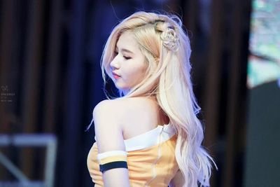 트우아이스4Dshyshyshygurl✨cutie est.1996✧ % % % tap pinned tweet. % % %