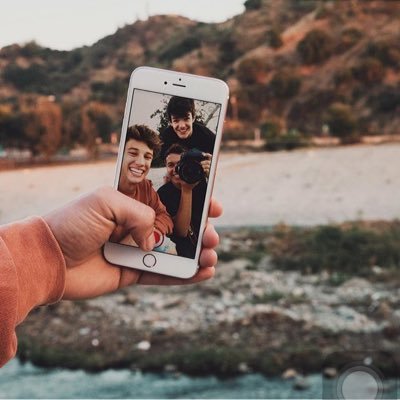 Netherlands Cameron Dallas followt me on March 22 2016 OMG @camerondallas