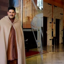 Niché au Cœur du quartier animé de Guéliz à Marrakech, l’ALMAS hôtel est un havre de confort à quelques minutes de la place Jamaa El Fna.