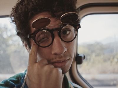 Si llegó a mi perfil por un buen tweet quiero que sepa que esa no es la constante. // Si llegó a mi perfil por un mal tweet, cállese, estuvo excelente.