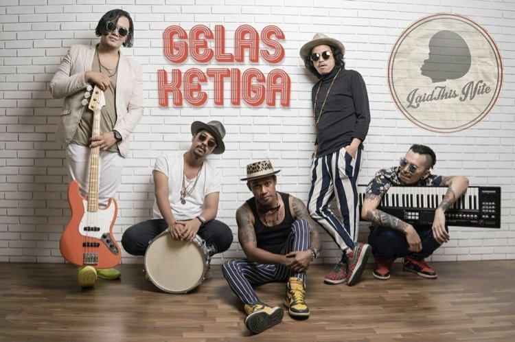 laidthisnite's profile picture. Our 1st Single is out now #gelasketiga --contact person (dovie +6287882535464)

Official Video Lyrics - https://t.co/Uhp2i0Z8dE