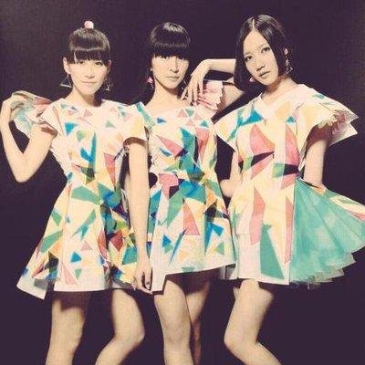 Perfume動画をお届けします♪♪ 気に入ったものはファボ・RTしてくれると嬉しいです! 前のアカウントに投稿出来なくなったのでこちらに移動致します。