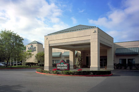 Country Inn & Suites, Bothell, where we go over and above to have you saying, “I love this Country.”