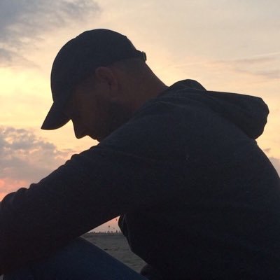 Dennisthart's profile picture. Logisticus, muziekliefhebber,vader van Sam,Liz en Evi,FCBarcelona-gek,Tarantino & Coen Brothers en F1-fan...(In willekeurige volgorde).