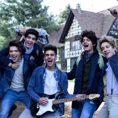 iQueFangirlCD9's profile picture. 