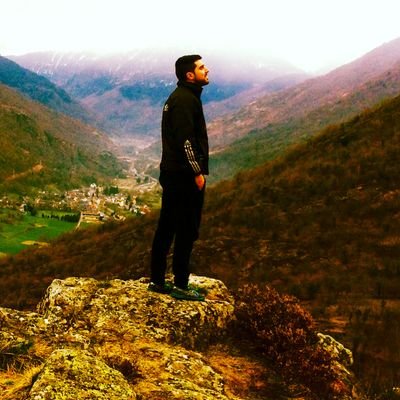 Tecnico superior en la gestión del malestar ajeno. Graduado en criminología . No dejes para mañana lo que puedas disfrutar hoy... 🏡 @hortetdejavi