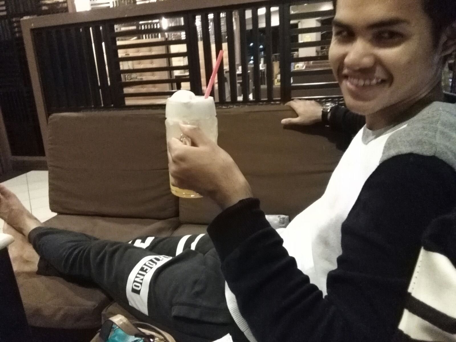 alepchicken's profile picture. Ordinary Person,22