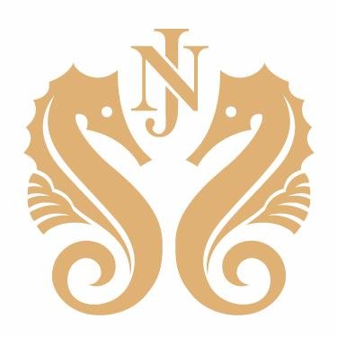 “Natural, cooler climate wines of Pinot Noir and Chardonnay varieties made with care and enthusiasm reflecting elegance, complexity and individuality.”
