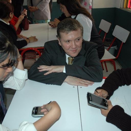 Experto en tecnologías para la educación, innovador y empresario.