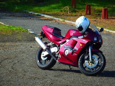 CBR250RR(MC22)94年型に乗ってる高校3年生です！
ケータイの画面が割れてしまったのでしばらくこっちのアカウント使います。Wi-Fiないと使えません…
フォローしていた方、フォローしてくれるとありがたいです！