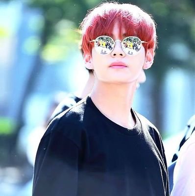 BTS handsome alien Kim Taehyung 
1995.               B a e  J o o h y u n