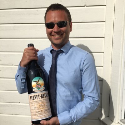 fmundal's profile picture. En ganske gjennomsnittlig type fra Bærum. Blir dyslektiker når jeg tvitrer. Er usynlige smilefjes i alle mine tweets #middelmådighet