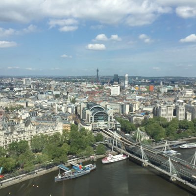 News addict and food lover (so ideal that I work in comms at Compass Group UK & Ireland!).