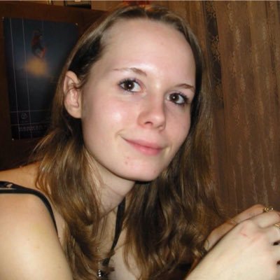 Parisienne, cocufieuse dominatrice, curieuse et heureuse dans la vie.