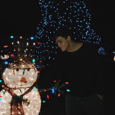 DclanGrayscn's profile picture. Let's just live in the moment.