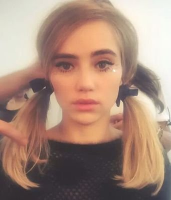 Official twitter feed for Suki Waterhouse's Facebook updates.