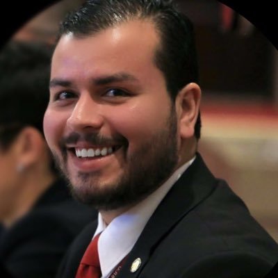 Abogado, adjunteño, gallito, madridista y popular. ¡Seguimos!