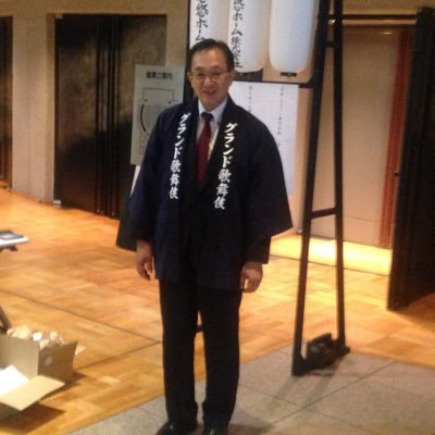 僕はいわゆる鉄道マニアではありません。ただ、駅弁やレトロな雰囲気の乗り物に魅力を感じている38年生まれの男性です。 僕が唯一愛着を持っている列車は、寝台特急「はやぶさ」です。また旅客機マニアでもあり、写真を撮るのか好きです。 最近は職業柄、歌舞伎公演の裏話をブログに書いています。