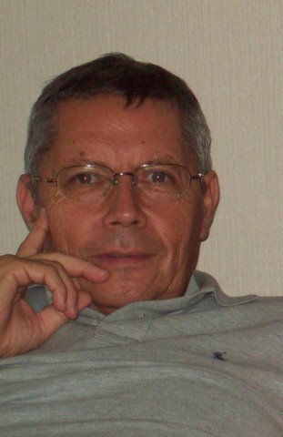 Quimico, 77 años, aun entregando conocimientos a mis alumnos ademas si.....  Jefe Scout, 3 hijos y 7 maravillosos nietos