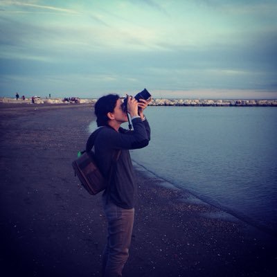 Comunicar bien lo bueno...¡eso sí que es un disfrute! ¿no? Artista inclasificable, fan de los dibujos animados. fotografía, cine y diseño gráfico. #reframing