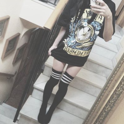 I'm Carrie I'm 17 and bisexual I have anxiety and depression please no hate...