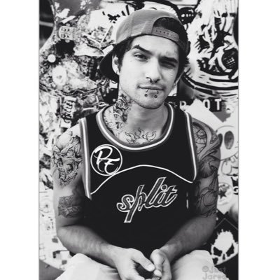 13salaJackson's profile picture. GRAY MON MEILLEUR ~j'ai les yeux rouge + que le sang de tes règle , animal o sex long , true Alpha en semaine A~ bi