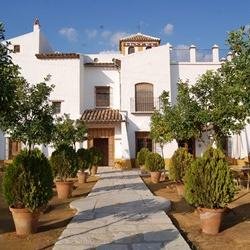 Hotel Rural situado en el centro de Andalucia, en la famosa Ruta del Tempranillo.
Restaurante con una variada carta, carnes selectas a la brasa, pescados....