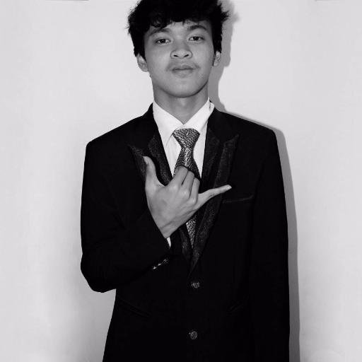 hari2krnwn's profile picture. follows you