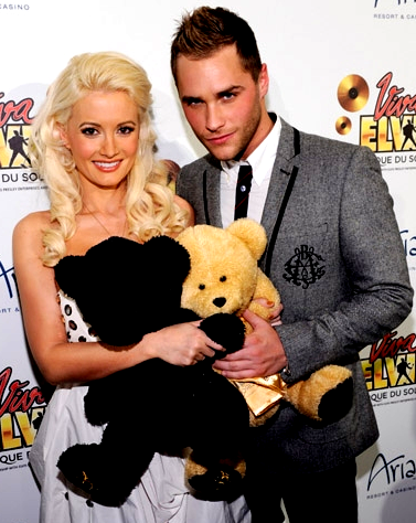 @PlanetHolly is a micro fan blog about Holly Madison and her new E! reality series Holly's World.