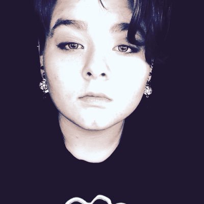 Oi I, the Great Sasha is a Master Artist! (not) but whatever ^_^ (Pansexual) (Single but Fuck Off) (DMs Always Open)
