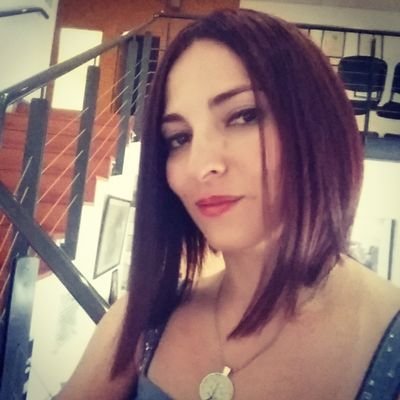 Los poemas emanan del alma y se plasman en besos empapados de versos