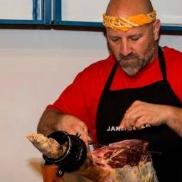 #ladeljamón, pretende ser una actividad diferente al tradicional cortador de jamón. La actividad consiste en ofrecer platos de jamón de Teruel al corte.