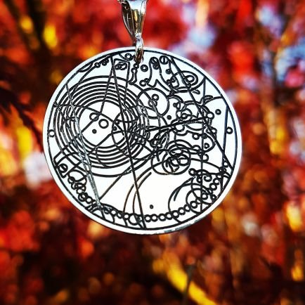 Designs personalised jewellery in fictional languages, including Gallifreyan, runes, gnommish and others. Based in Australia, mails worldwide. find on Facebook