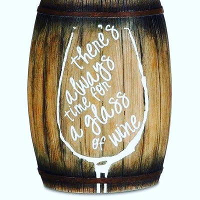 We ❤️ #Wine . If you are a #winelover like us, please share your good taste here  // Amamos el #Vino . Si tú eres un #Winelover como nosotros, compártenos!