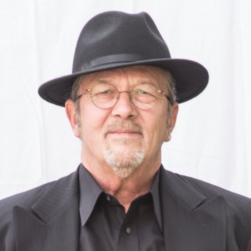 Musician. Guitar player with The New Army featuring Paul Gurvitz. Computer nerd.