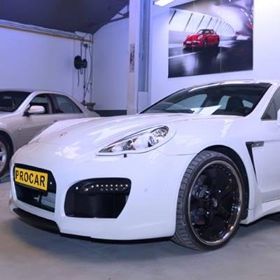 Gespecialiseerd in Porsche en gebruiken uitsluitend merk onderdelen en smeermiddelen. Ook voor APK en onderhoud van alle andere automerken in Tilburg.