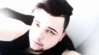 Todo homem precisa de uma mulher nas horas difíceis, por que é como num jogo de xadrez. A rainha sempre protege o rei.