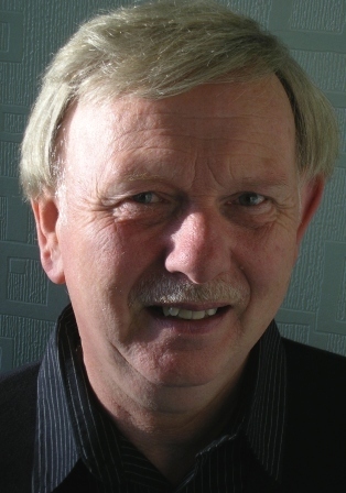 Owner of Simply Words Editing Services - proofreader, editor & copywriter - over 40 years' experience.