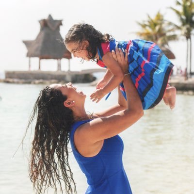 Graphic Designer,esposa enamorada de @TakeMC, y mama de regí!