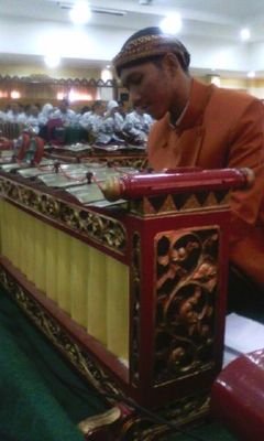 Sepi pamrih_rame ing gawe||seniman Pengkrawit dan Dalang,,pin:265e525c||Universitas Pgri smg - pendidikan bahasa jawa