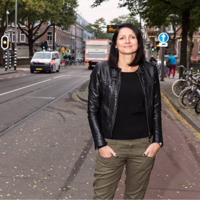 Directeur Wonen @framevastgoed #rotterdam #smc23 #verhalenhuis #vanderleeuwkring #RAvB #slaakhuys #carportrotterdam #katendrecht #hoogvliet