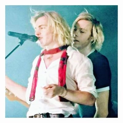 ArrozConQuesito's profile picture. Ese momento en el que te querés comer a Ross con Quesito ♥
Si te metes con mis rubios, llamó al Kuko.
→3/12/15←
Tu vieja les dice ÉrrÉCíncÓ