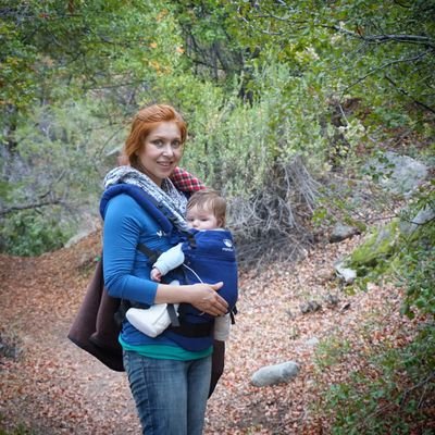 Mujer, mamá geek, perfeccionista, enojona y musical. Amo a mi familia y mis perrits, el canto de las aves y la montaña.
Ing. en alimentos U Chile.