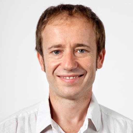 Profesor en UEM y U-TAD. Master en Direccion de sitios web (UNIR). Licenciado en Informática (UPM)